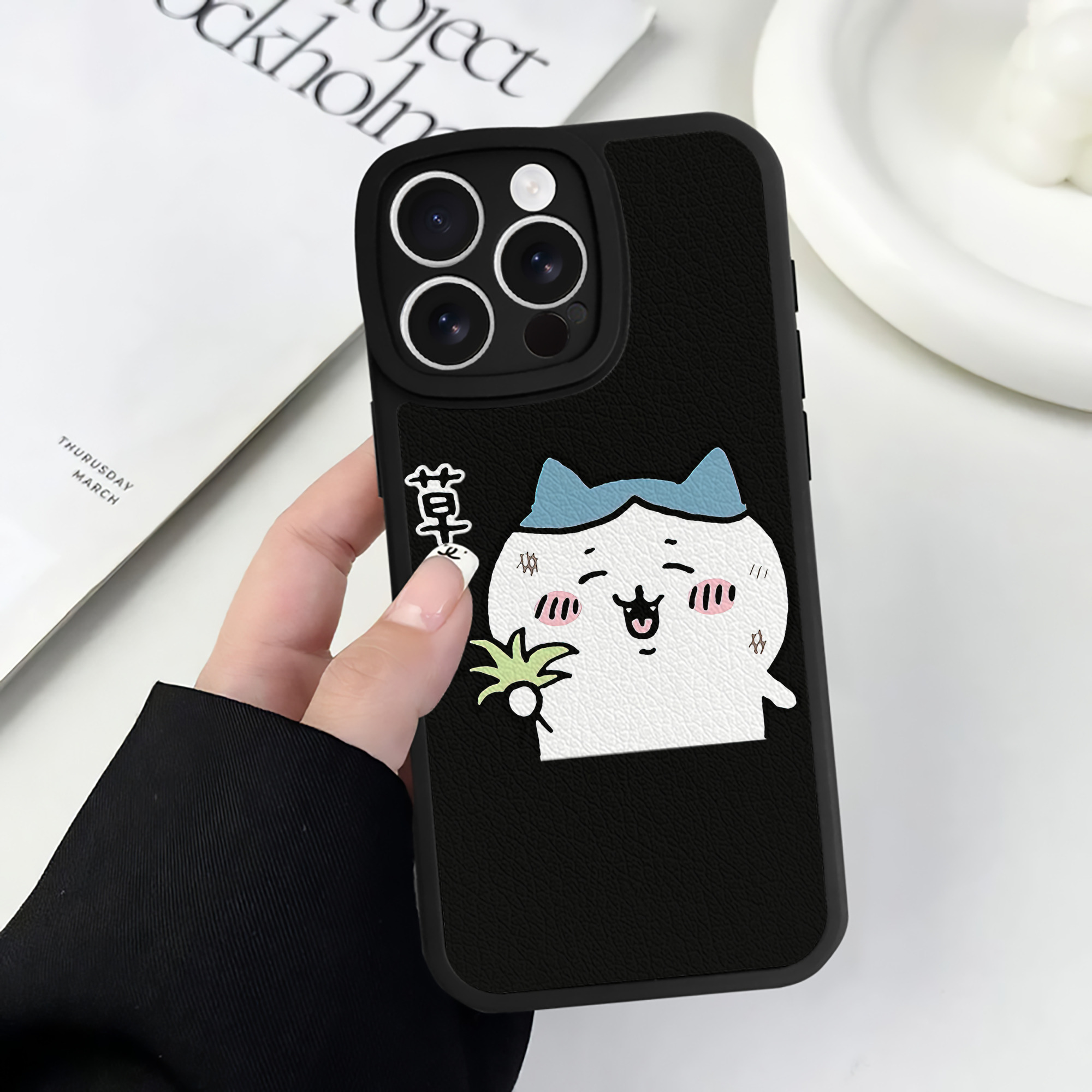（画像用） ちいかわ ハチワレ Chii-kawa hachiware 【iPhone 16シリーズ対応】シリコンスマホケース（レザー調） 材質：シリコン